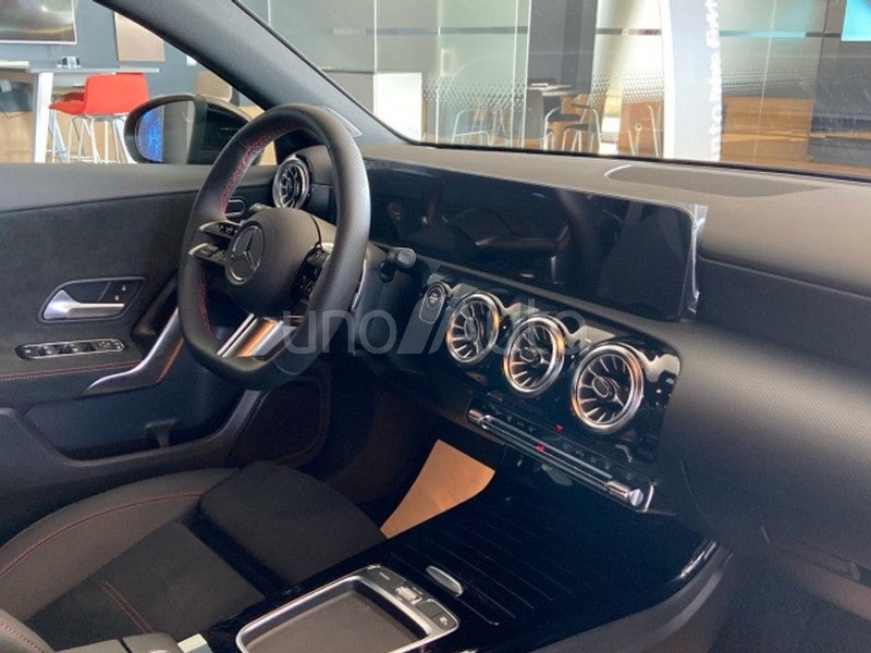 250 e Compacto con tecnología híbrida EQ