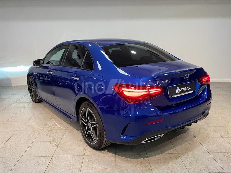 CLASE A 250 e con tecnología híbrida EQ Sedán