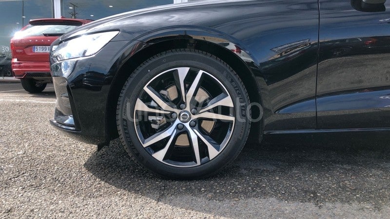 V60 2.0 B4 D PLUS DARK AUTO 197 5P