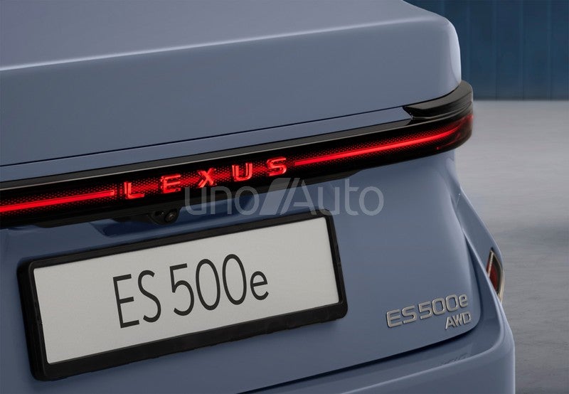 ES 300h Signature AWD