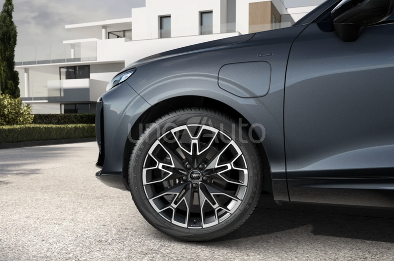 Q3 e-hybrid Black Line S tronic 200kW