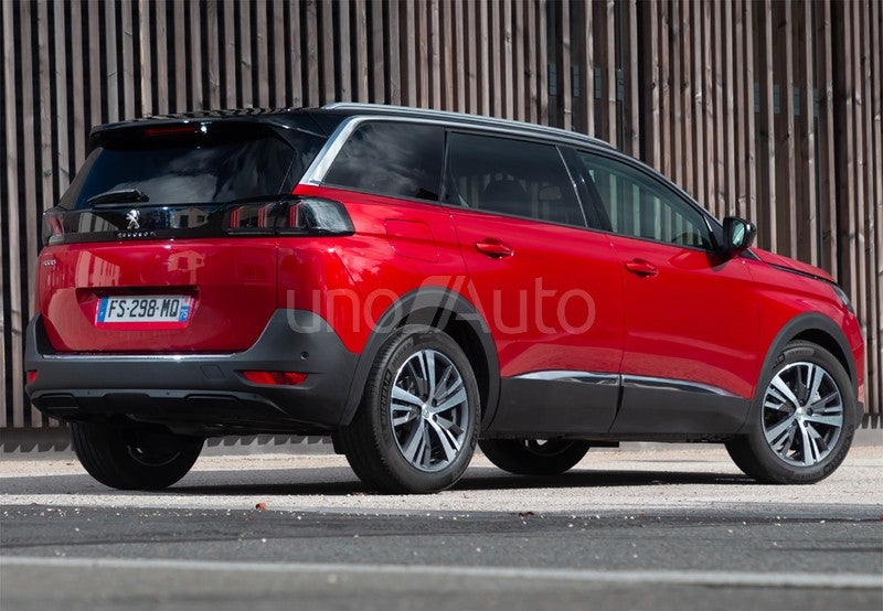 PEUGEOT 5008 SUV