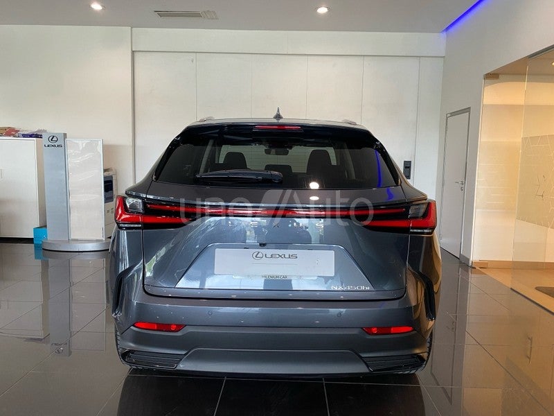 NX 450h+ Premium+ 4WD