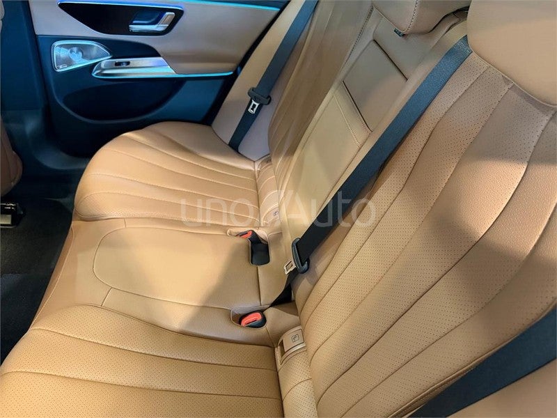 CLASE E 300 e con tecnología hibrida EQ