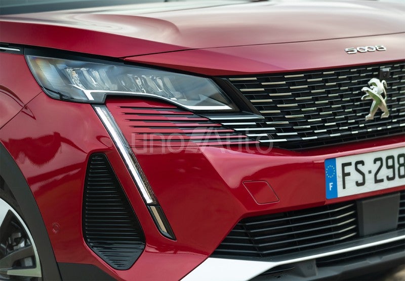 PEUGEOT 5008 SUV