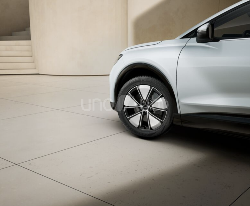 Q4 e-tron quattro Advanced 220kW 82KWh