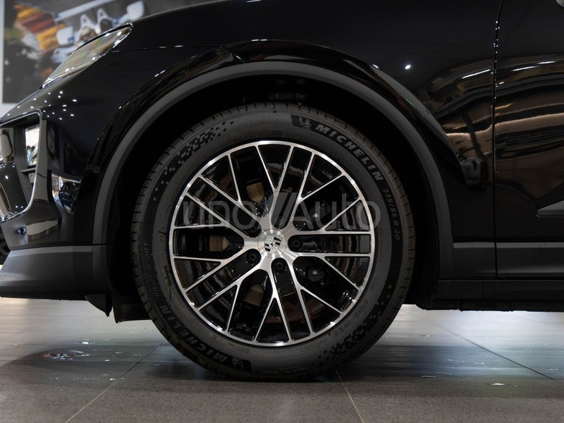 Macan 4