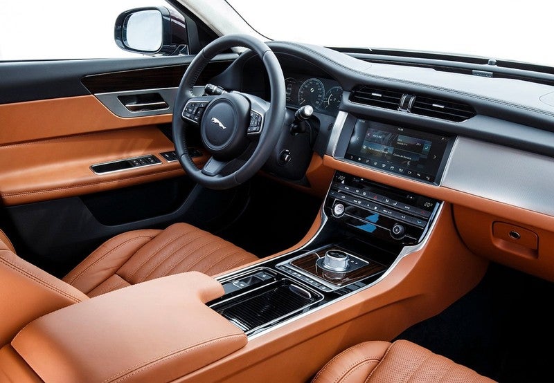 XF 2.0i4D Prestige AWD Aut. 180
