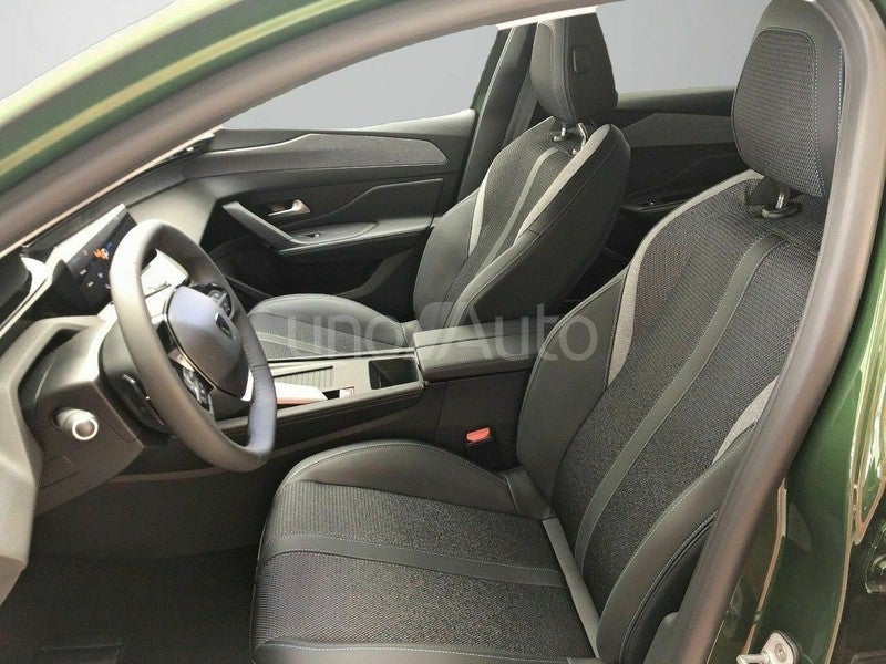 5P Allure Hybrid PHEV 180 eEAT8