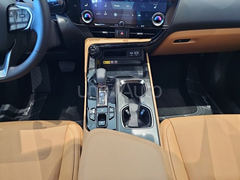 NX 450h+ Premium+ 4WD