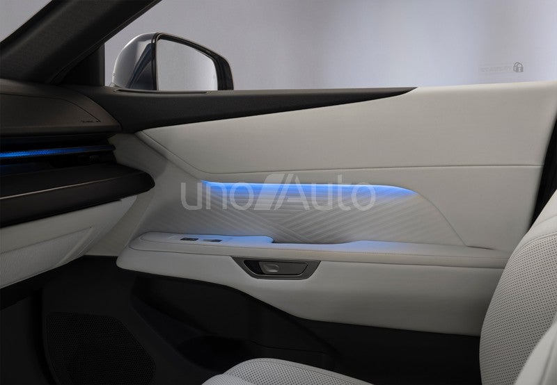 ES 300h Signature AWD