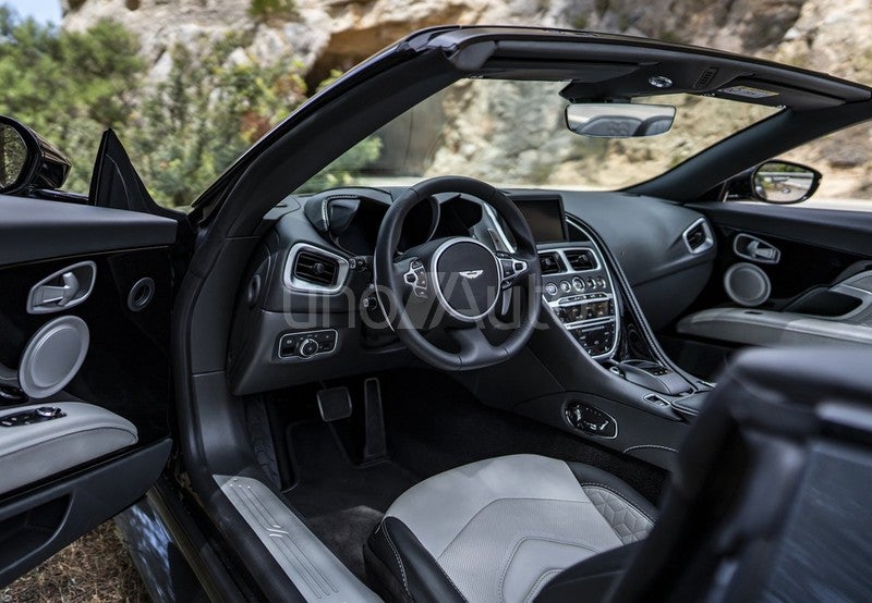 DBS Superleggera Volante