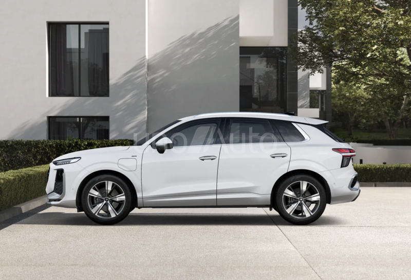 Q3 e-hybrid S Line S tronic 200kW