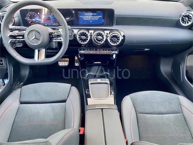 CLASE A 250 e con tecnología híbrida EQ