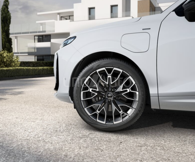 Q3 e-hybrid Black Line S tronic 200kW