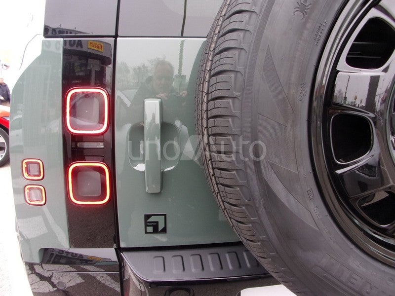 Defender 110 3.0D l6 MHEV Trophy Edition Keswick AWD Aut.