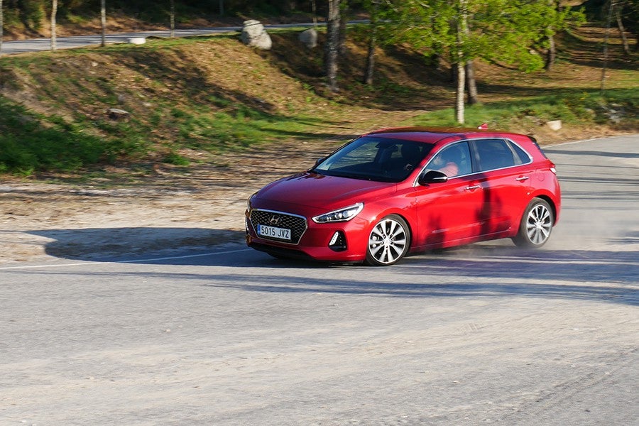 El Hyundai i30 tiene un comportamiento noble y fácil en todo momento.
