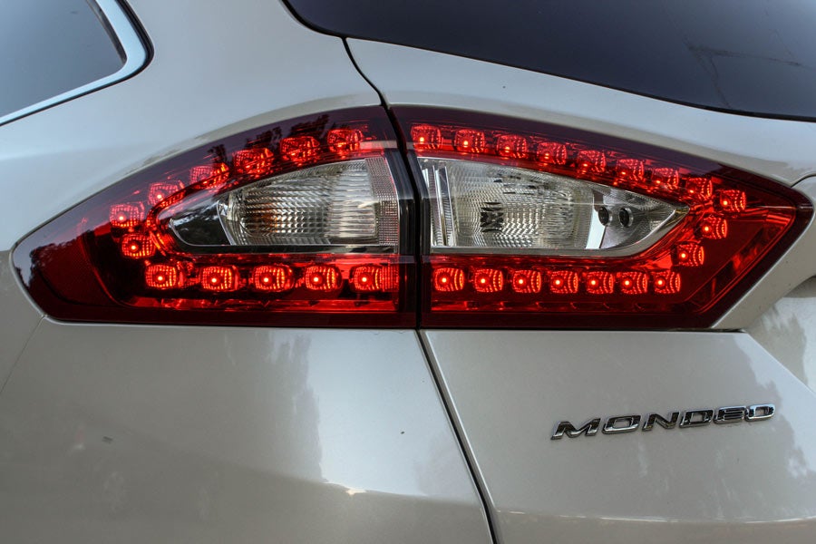 Los pilotos traseros con tecnología led son de serie en el Ford Mondeo SW Titanium 2.0 EcoBoost.