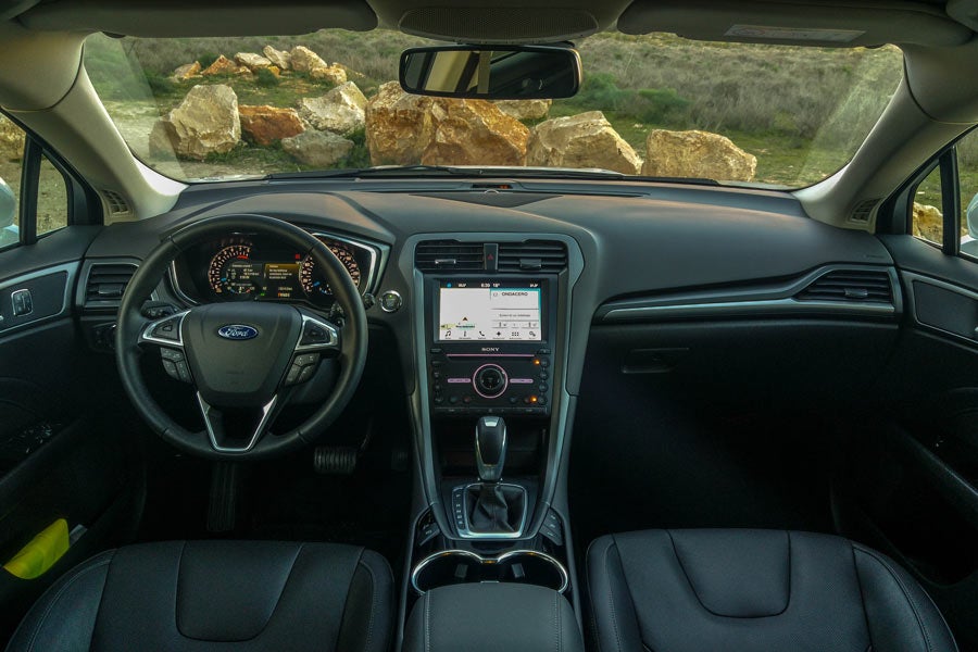 El salpicadero del Ford Mondeo SW emlea materiales de buena calidad y agradables al tacto.