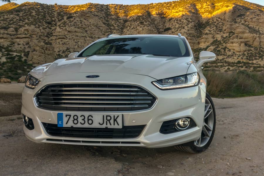 El motor de gasolina de 241 CV del Ford Mondeo SW es muy silencioso.