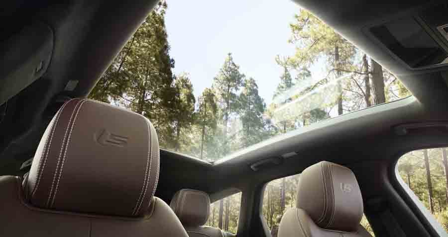Jaguar XF Sportbrake puede equipar un techo acristalado de 1,6 metros cuadrados de superficie.