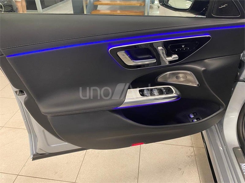 CLASE E 300 e con tecnología hibrida EQ