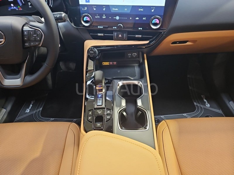 NX 450h+ Premium+ 4WD