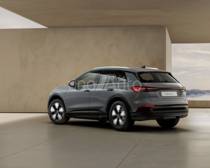Q4 e-tron Business 150kW 63KWh