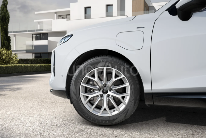 Q3 e-hybrid Business S tronic 200kW