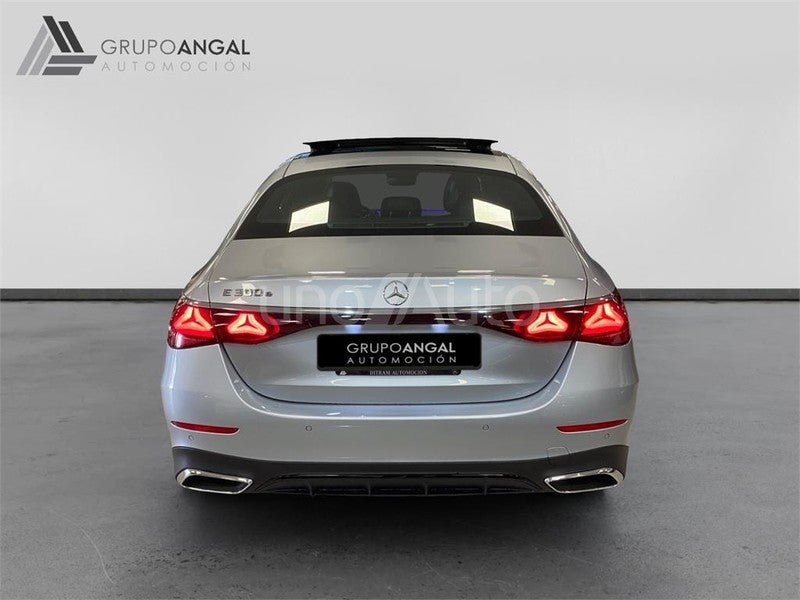 CLASE E 300 e con tecnología hibrida EQ