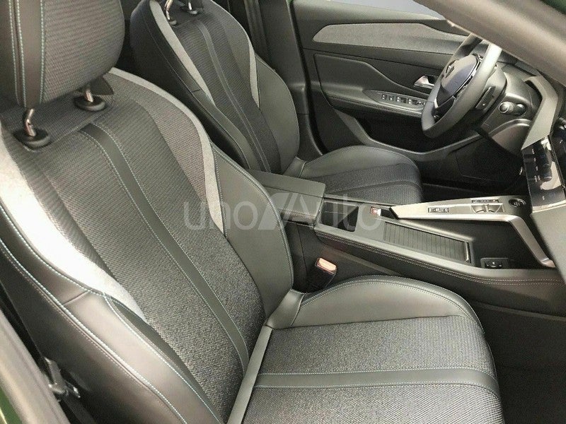 5P Allure Hybrid PHEV 180 eEAT8