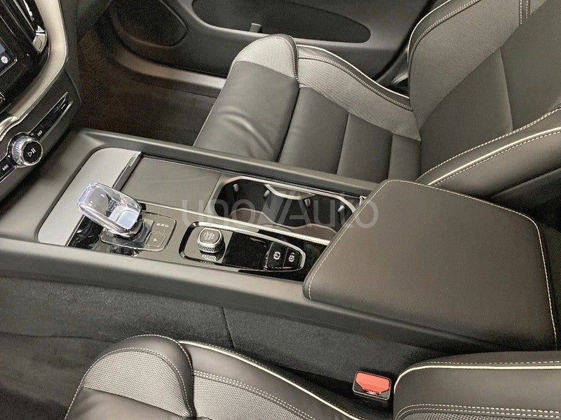 2.0 B5 G AWD Plus Dark Auto