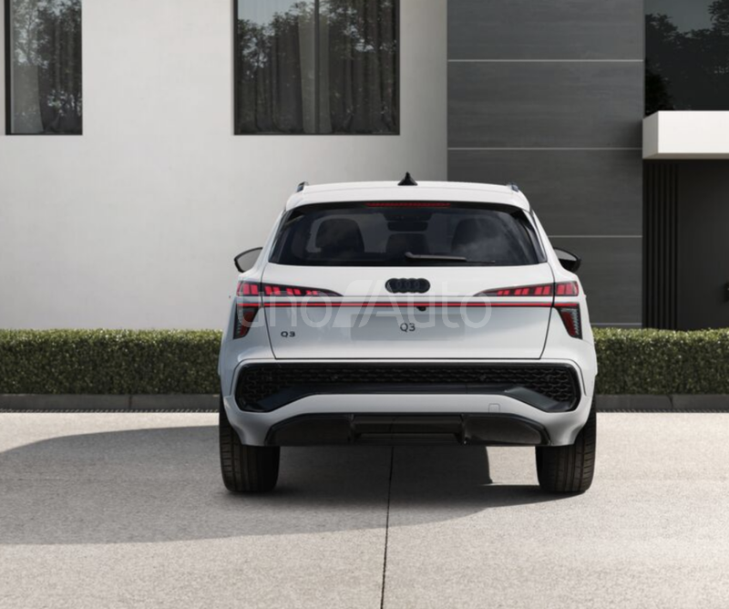 Q3 e-hybrid Black Line S tronic 200kW