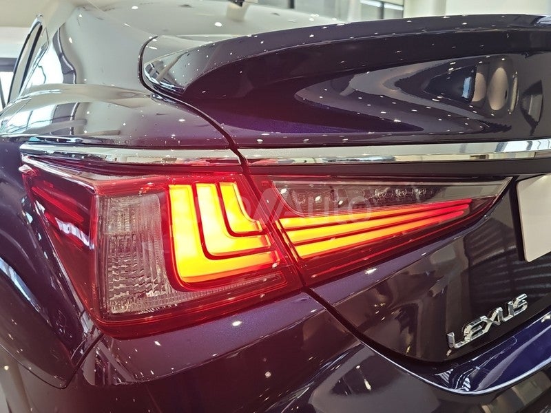 ES 300h Premium