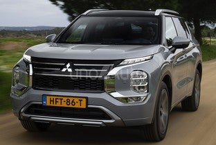 MITSUBISHI Outlander PHEV First Edition 4WD