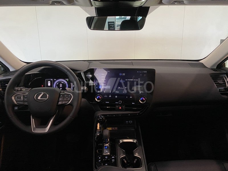 NX 450h+ Premium+ 4WD