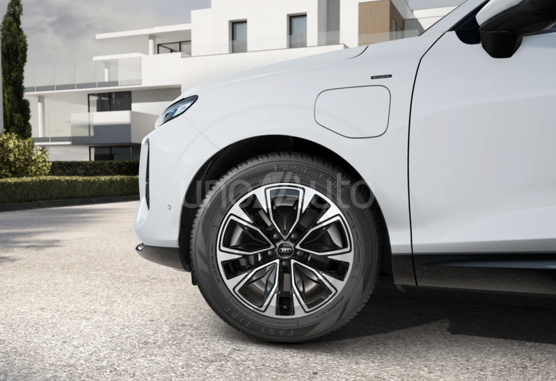 Q3 e-hybrid Advanced S tronic 200kW