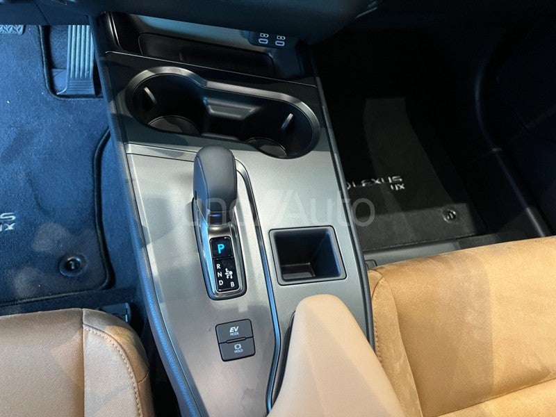 UX 300h UX+