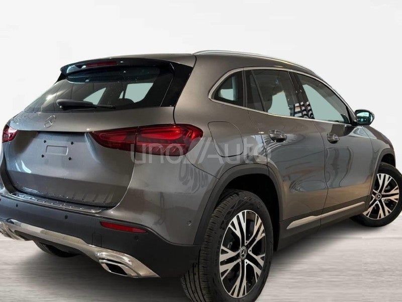 CLASE GLA 250 e con tecnología híbrida EQ