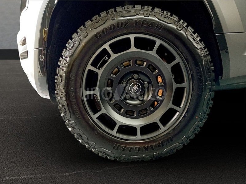 5.0 V8 425 X 110 Auto 4WD