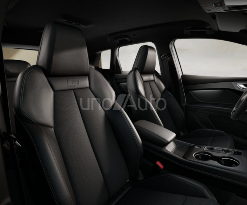Q4 e-tron quattro S line 220kW 82KWh