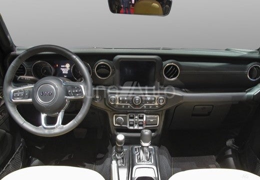 Wrangler 2.0T GME Sahara 8ATX