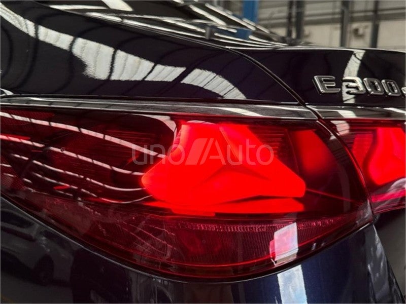 CLASE E 300 de berlina con tecnología híbrida EQ
