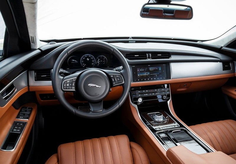 XF 2.0i4D Prestige AWD Aut. 180