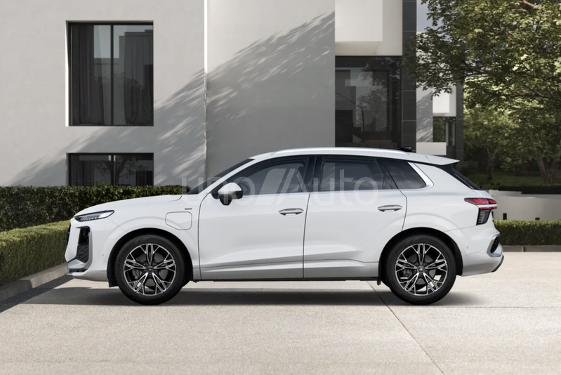 Q3 e-hybrid S Line S tronic 200kW
