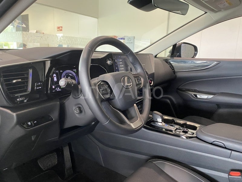 NX 450h+ Premium+ 4WD