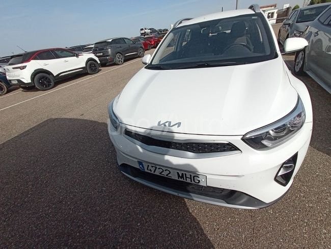 Stonic 1.0 T-GDi MHEV iMT Concept Plus 100