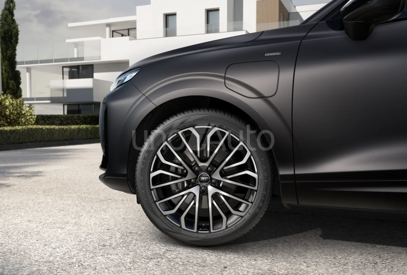 Q3 e-hybrid Black Line S tronic 200kW