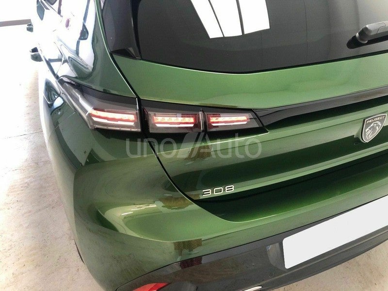 5P Allure Hybrid PHEV 180 eEAT8