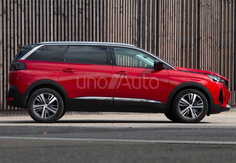 PEUGEOT 5008 SUV